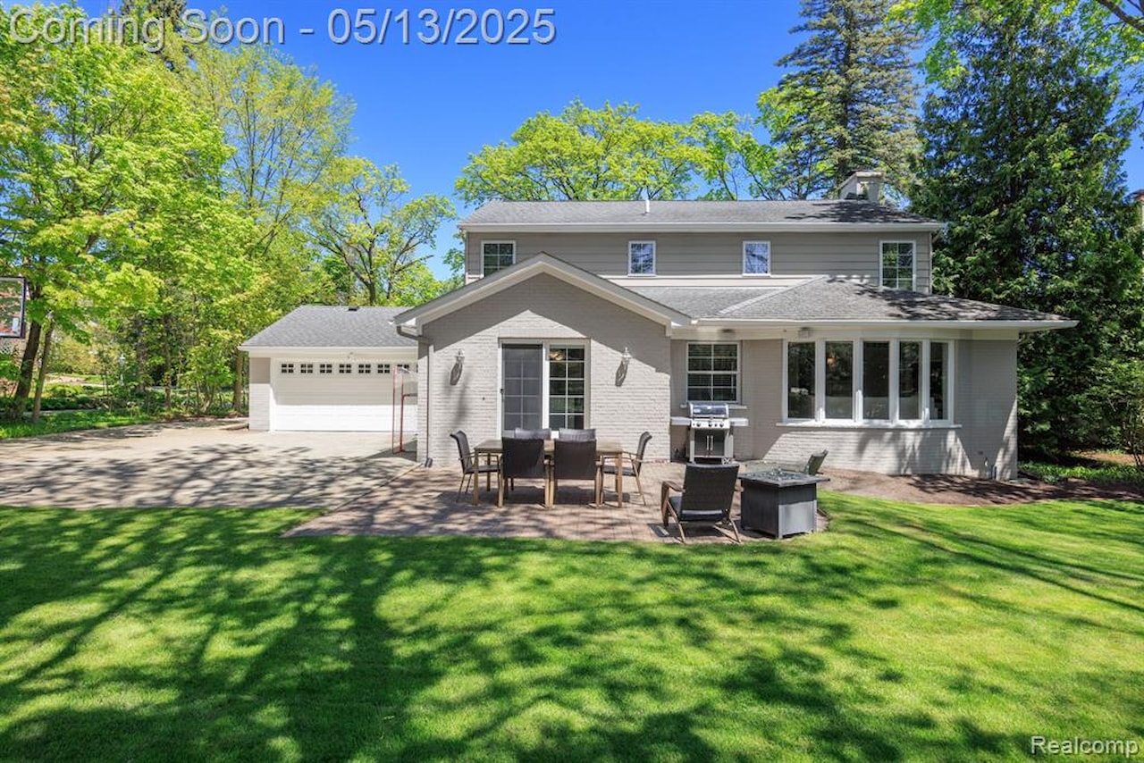 229 Clifton Rd in Bloomfield Twp, MI Photo 37