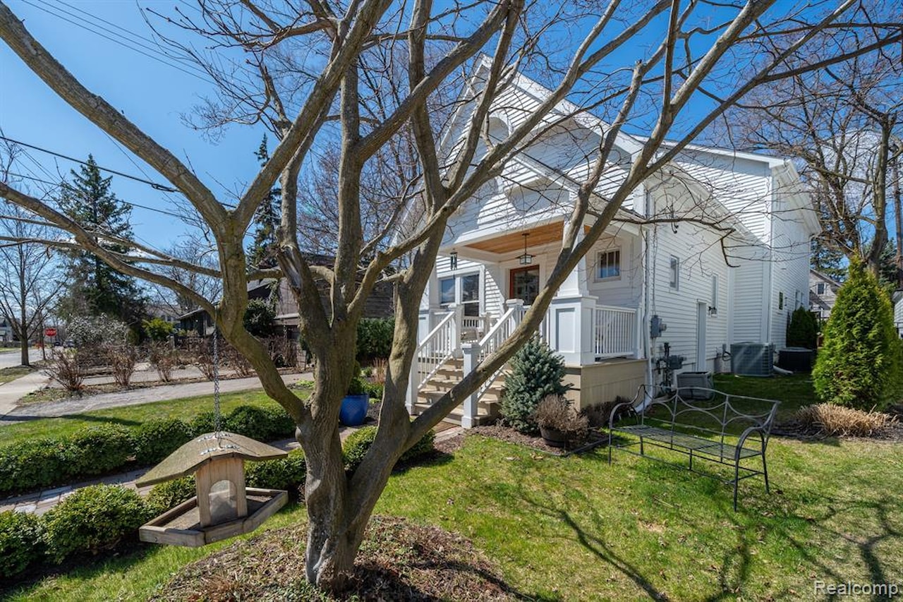 1044 Clark St in Birmingham, MI Photo 3