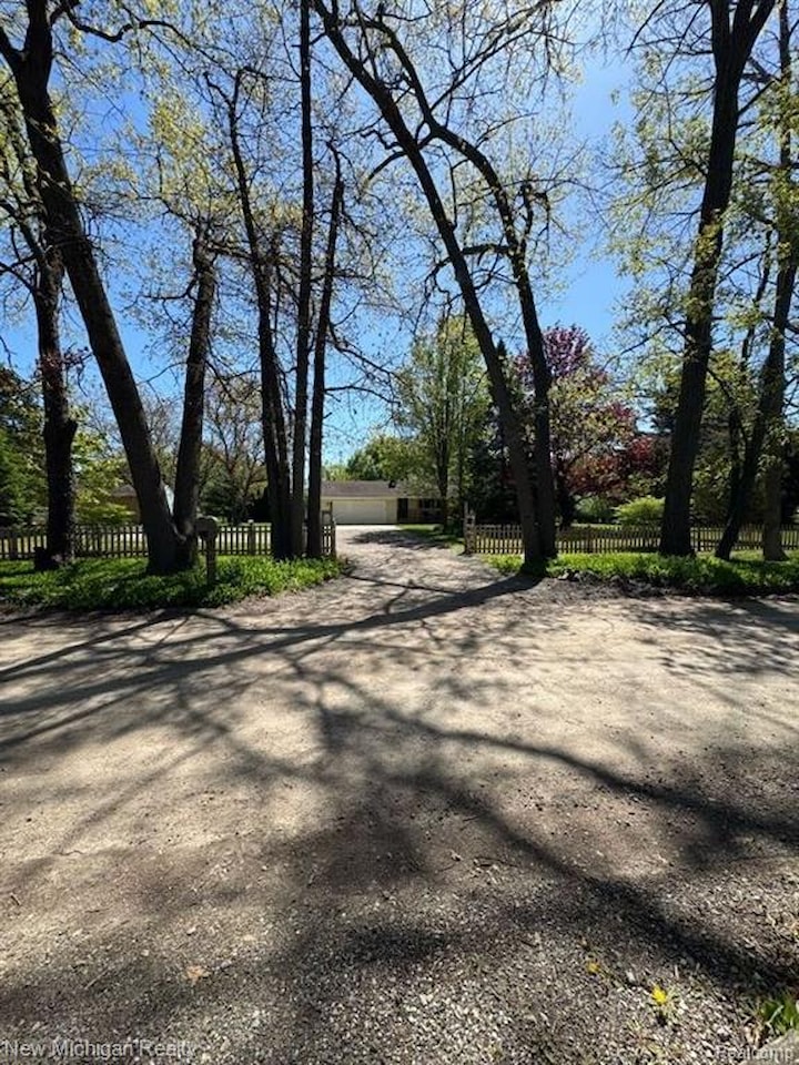 1875 Gray Rd in Genoa Twp, MI Photo 4