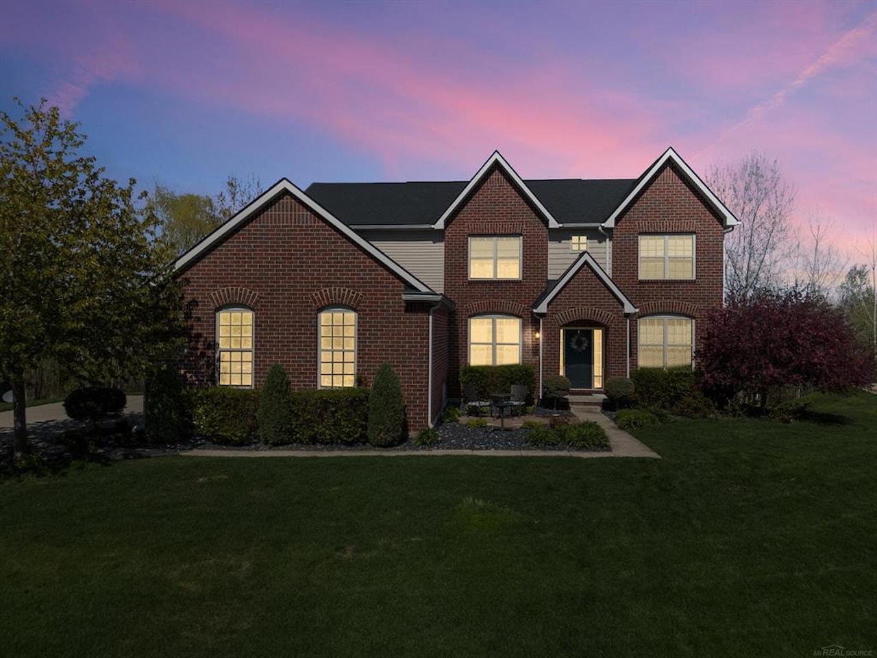 717 Dennison Ct in Oakland Twp, MI Photo 2
