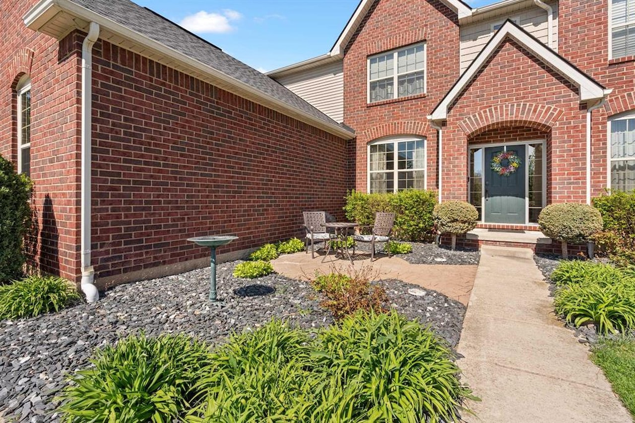 717 Dennison Ct in Oakland Twp, MI Photo 3