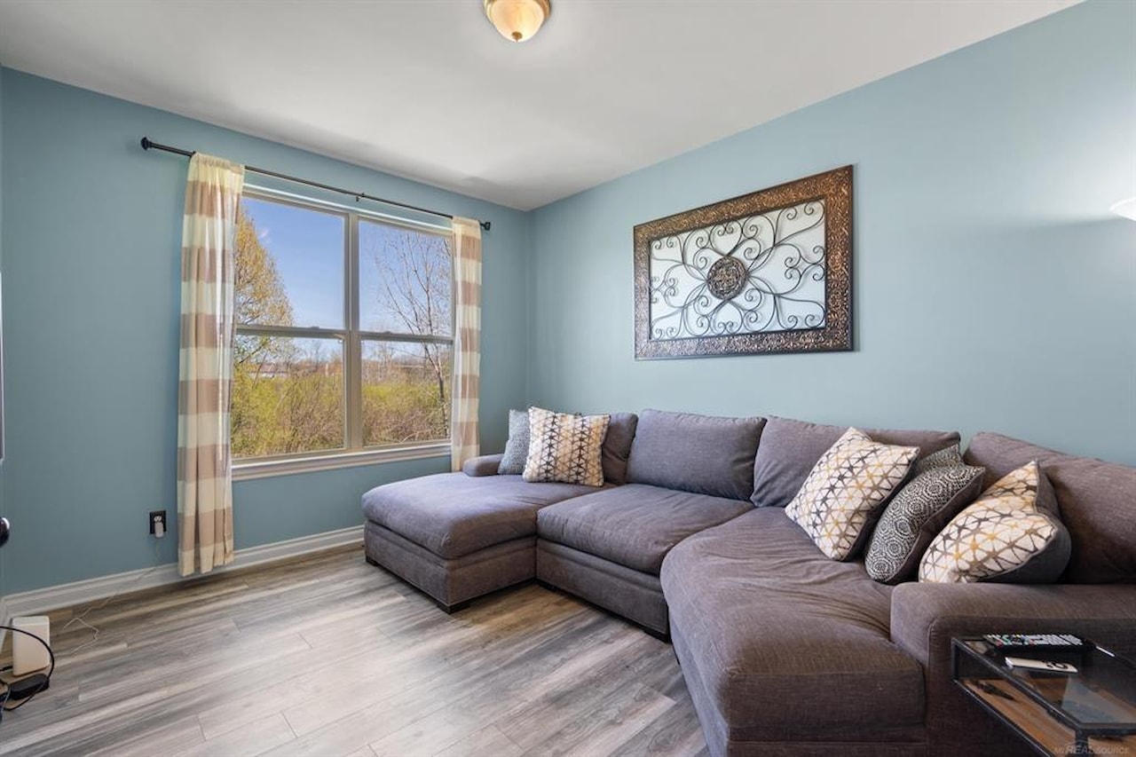 717 Dennison Ct in Oakland Twp, MI Photo 13