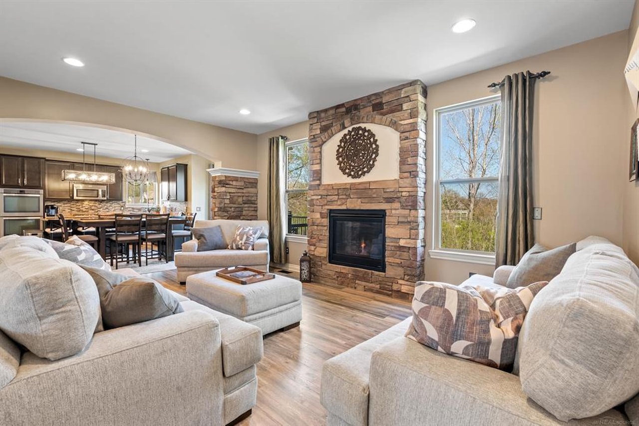 717 Dennison Ct in Oakland Twp, MI Photo 17