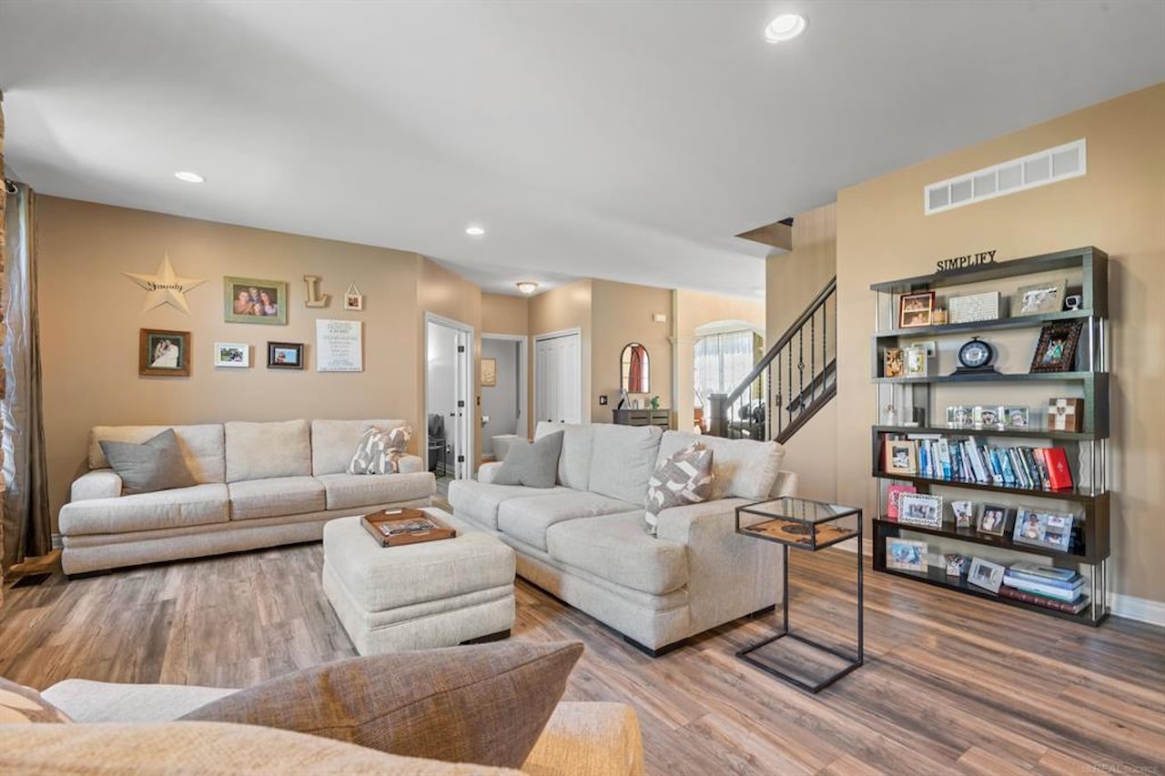 717 Dennison Ct in Oakland Twp, MI Photo 19