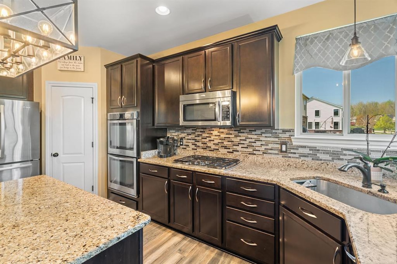 717 Dennison Ct in Oakland Twp, MI Photo 24