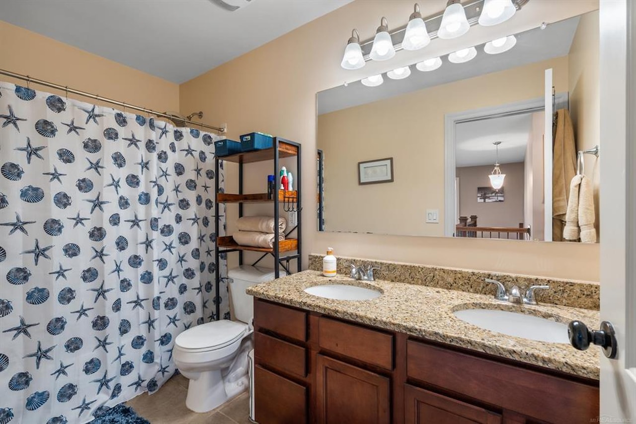 717 Dennison Ct in Oakland Twp, MI Photo 38