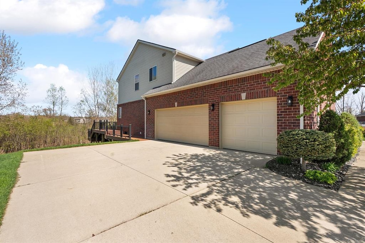 717 Dennison Ct in Oakland Twp, MI Photo 47