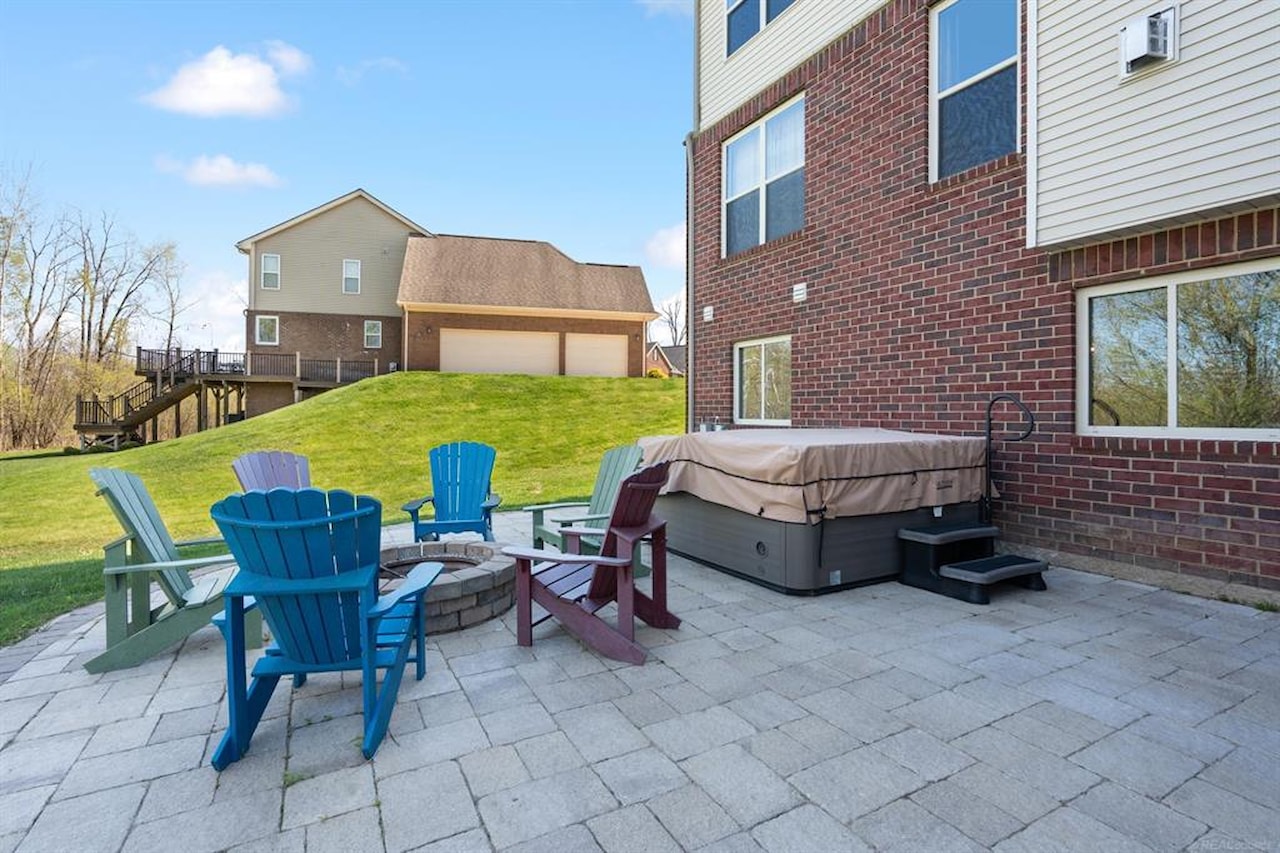 717 Dennison Ct in Oakland Twp, MI Photo 49