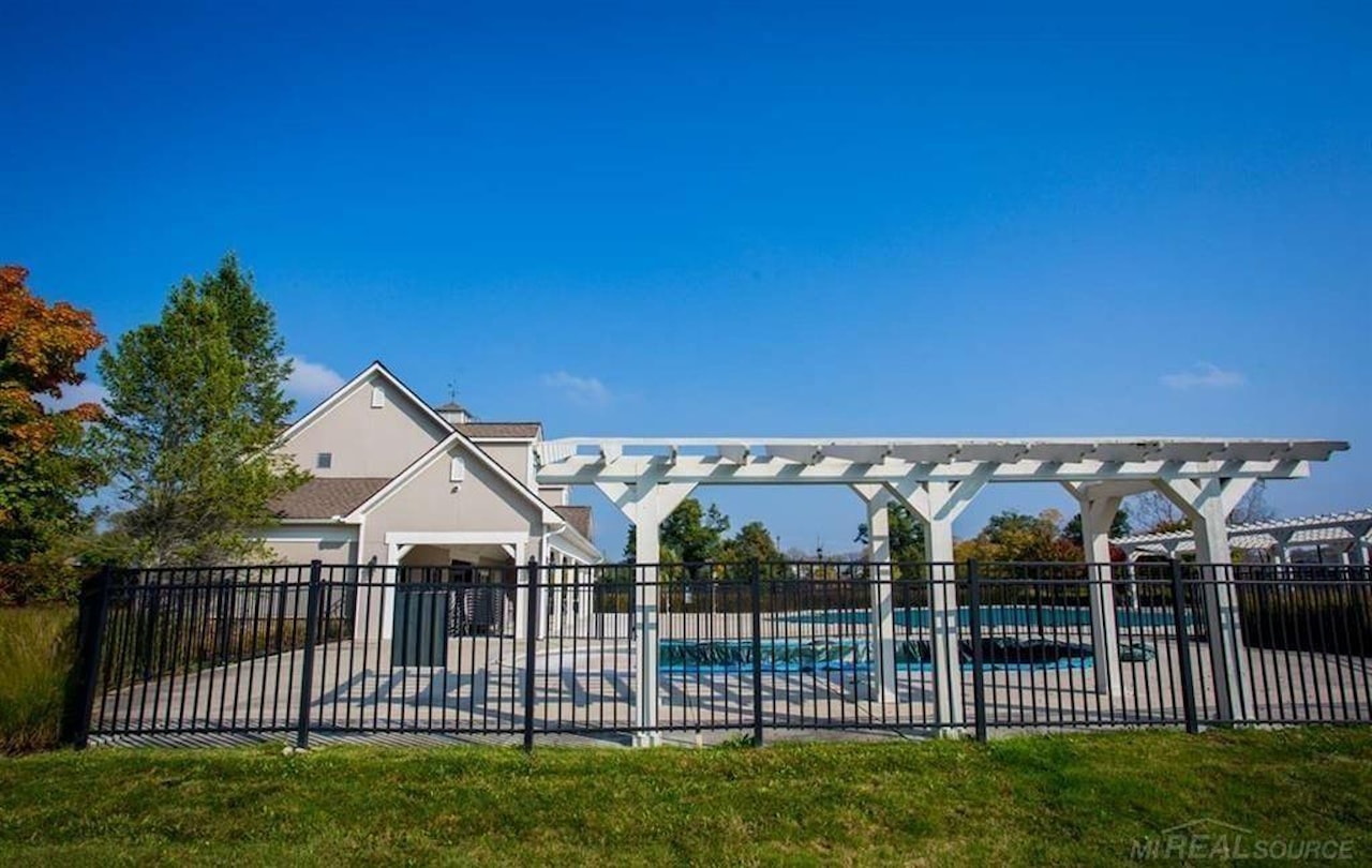 717 Dennison Ct in Oakland Twp, MI Photo 61