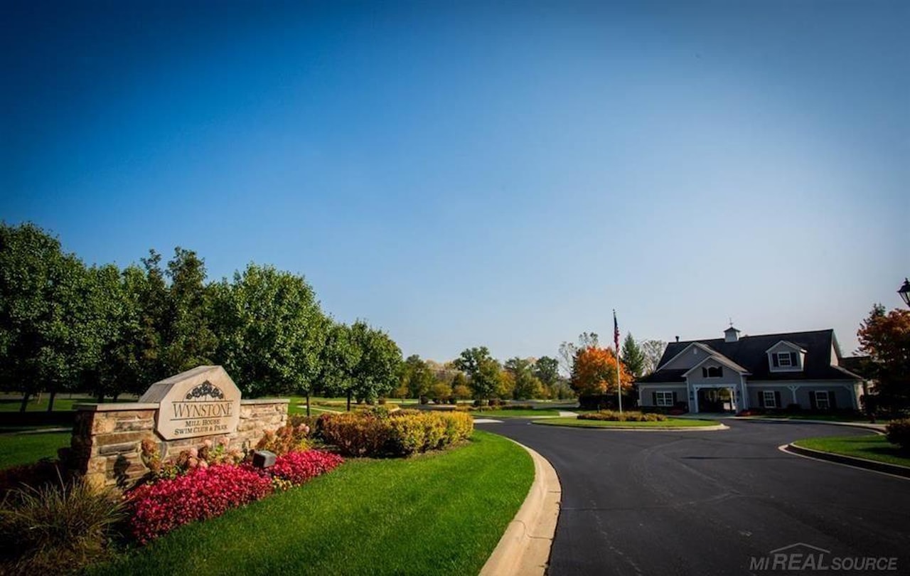 717 Dennison Ct in Oakland Twp, MI Photo 68