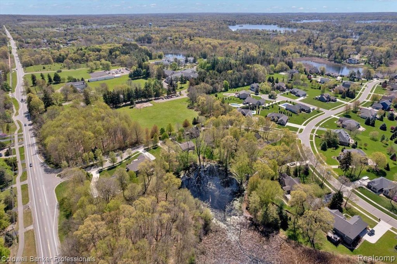 1060 Tinley Blvd in Oxford Twp, MI Photo 44