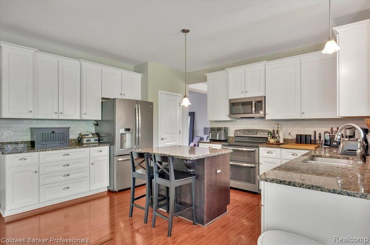 1060 Tinley Blvd in Oxford Twp, MI Photo 7