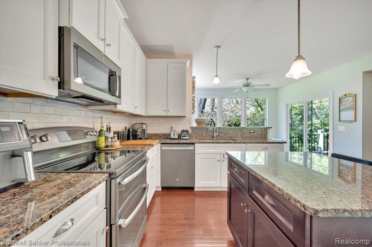 1060 Tinley Blvd in Oxford Twp, MI Photo 10