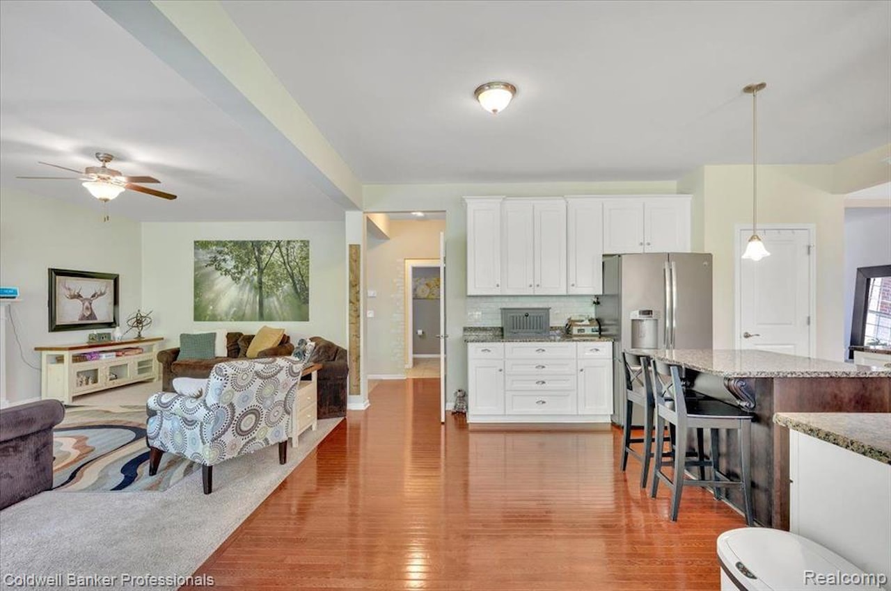 1060 Tinley Blvd in Oxford Twp, MI Photo 11
