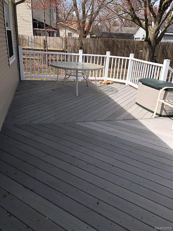 5510 Berkley Dr in Waterford Twp, MI Photo 8