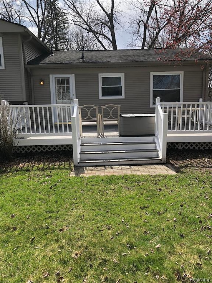 5510 Berkley Dr in Waterford Twp, MI Photo 10