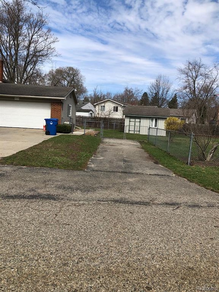 5510 Berkley Dr in Waterford Twp, MI Photo 25