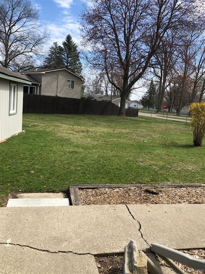5510 Berkley Dr in Waterford Twp, MI Photo 32