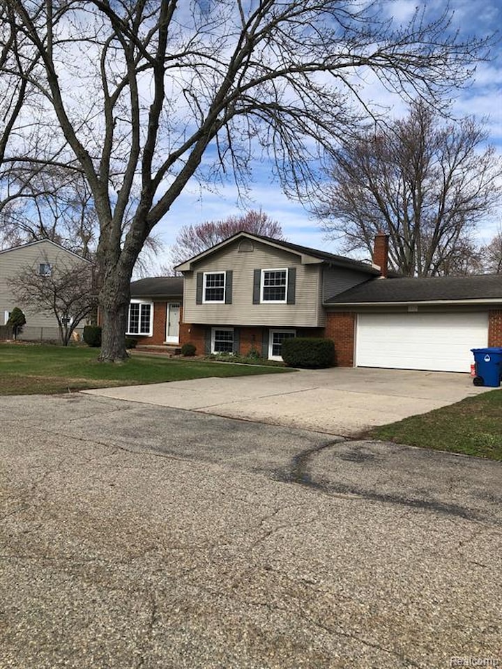 5510 Berkley Dr in Waterford Twp, MI Photo 33