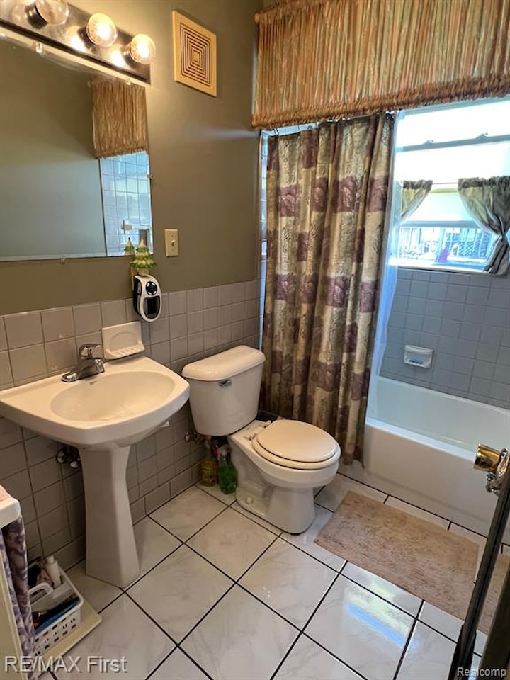 1452 E Madge Ave in Hazel Park, MI Photo 8