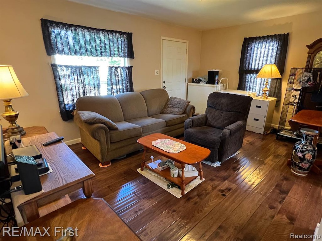 1452 E Madge Ave in Hazel Park, MI Photo 3