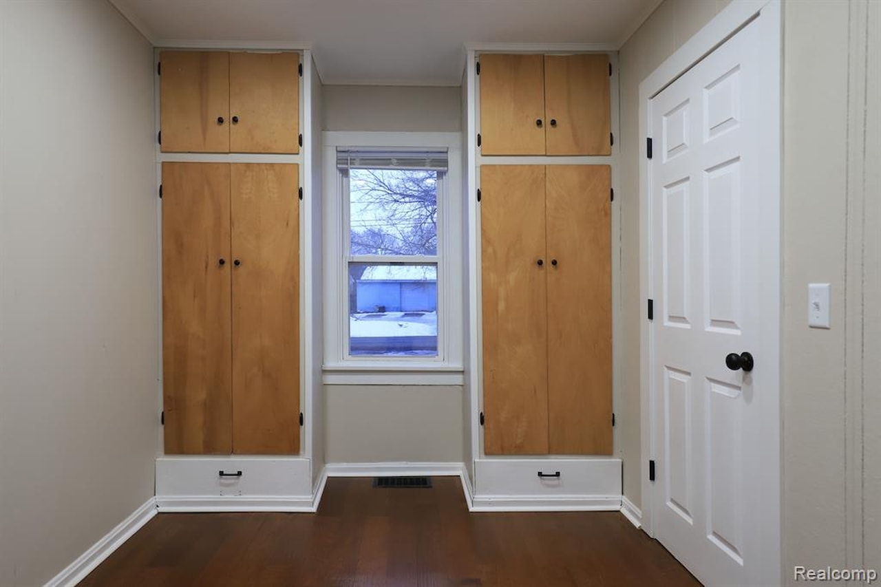 133 Avon Dr in Bedford Twp, MI Photo 37