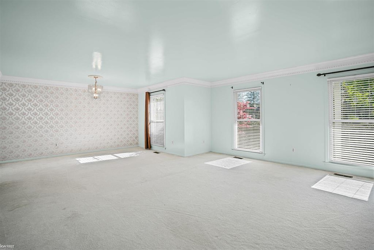 1254 Heatherwoode Rd in Flint Twp, MI Photo 6