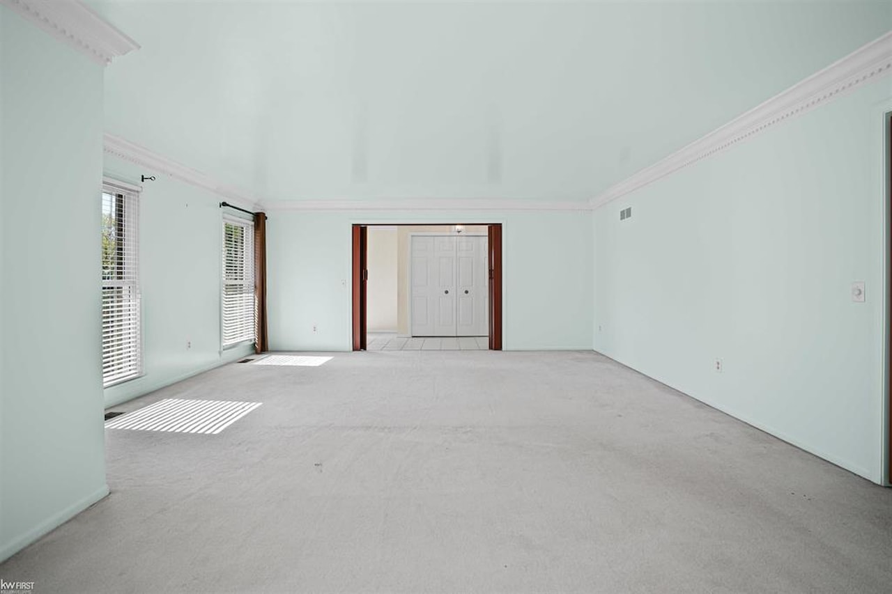 1254 Heatherwoode Rd in Flint Twp, MI Photo 7