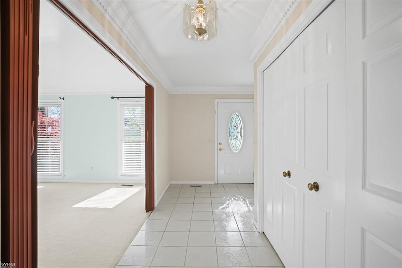 1254 Heatherwoode Rd in Flint Twp, MI Photo 8