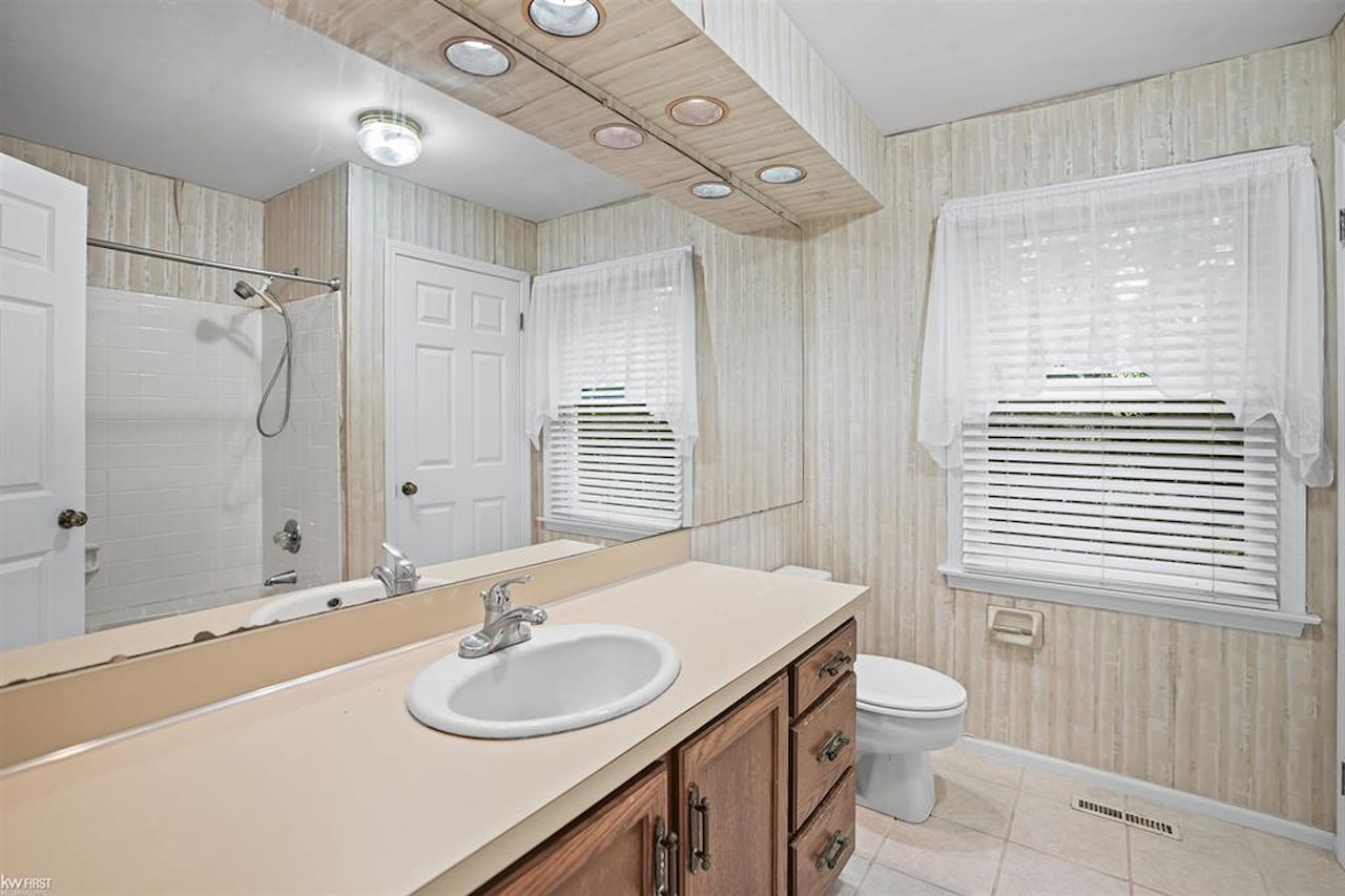 1254 Heatherwoode Rd in Flint Twp, MI Photo 25