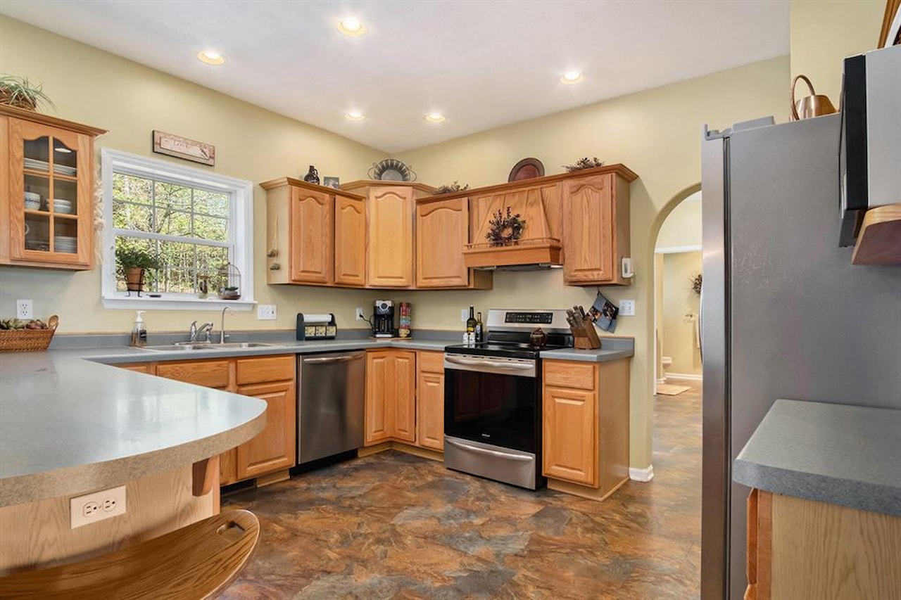 930 NE Mccabe Ave in Ada Twp, MI Photo 8