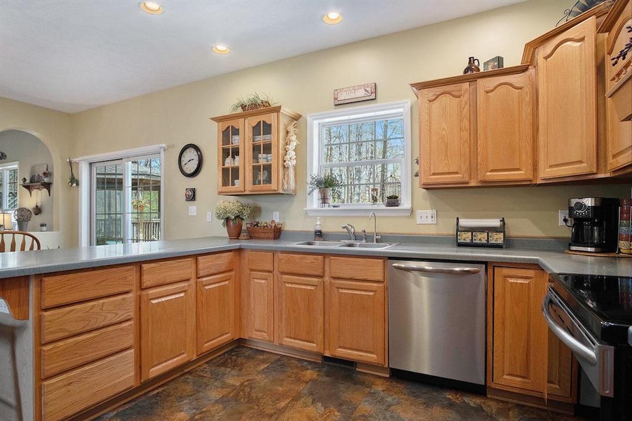 930 NE Mccabe Ave in Ada Twp, MI Photo 9
