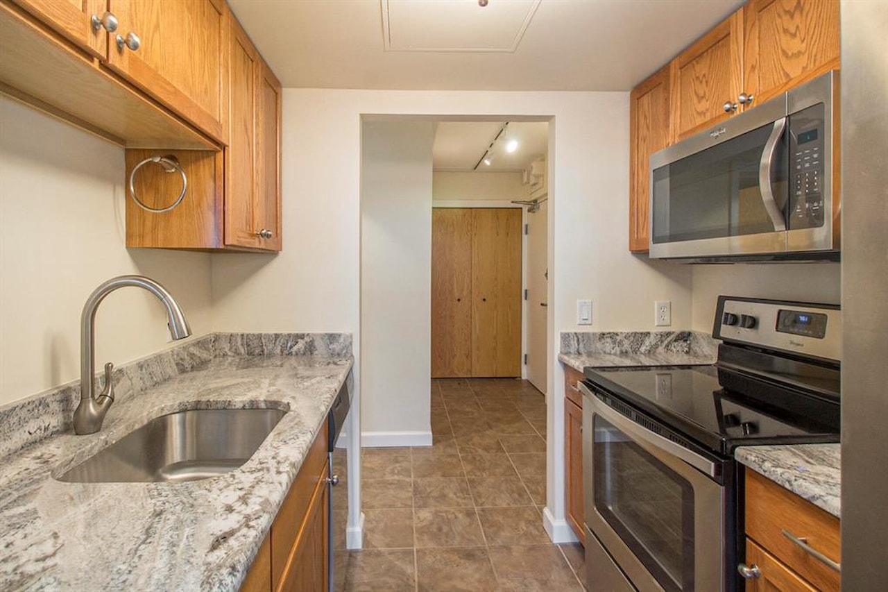 555 E William St #25I in Ann Arbor, MI Photo 12