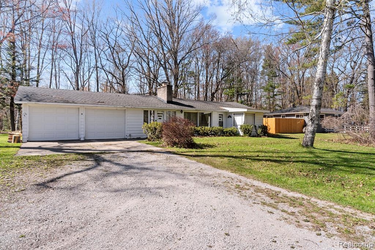 95 N Huron Rd in Whitney Twp, MI Photo 9