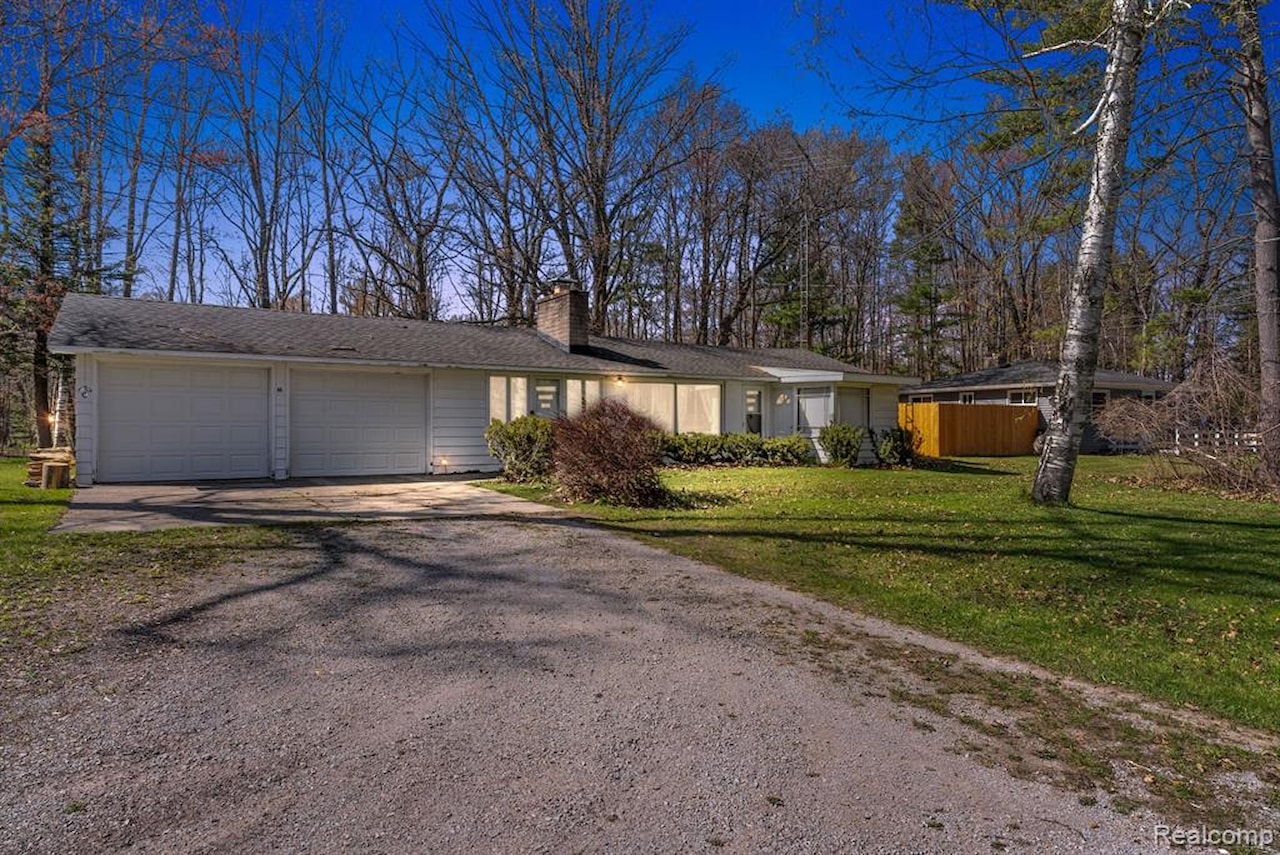 95 N Huron Rd in Whitney Twp, MI Photo 8