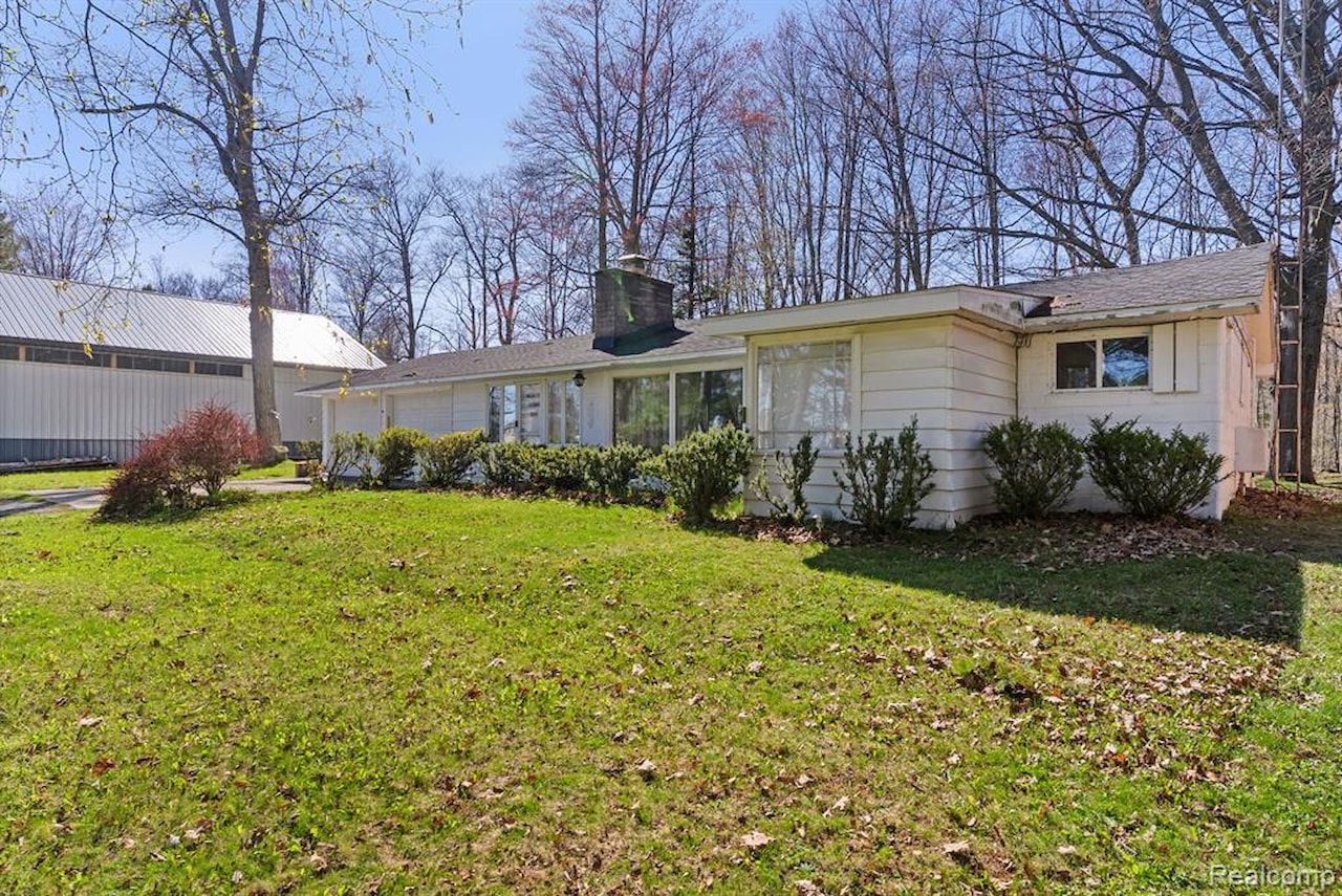 95 N Huron Rd in Whitney Twp, MI Photo 12