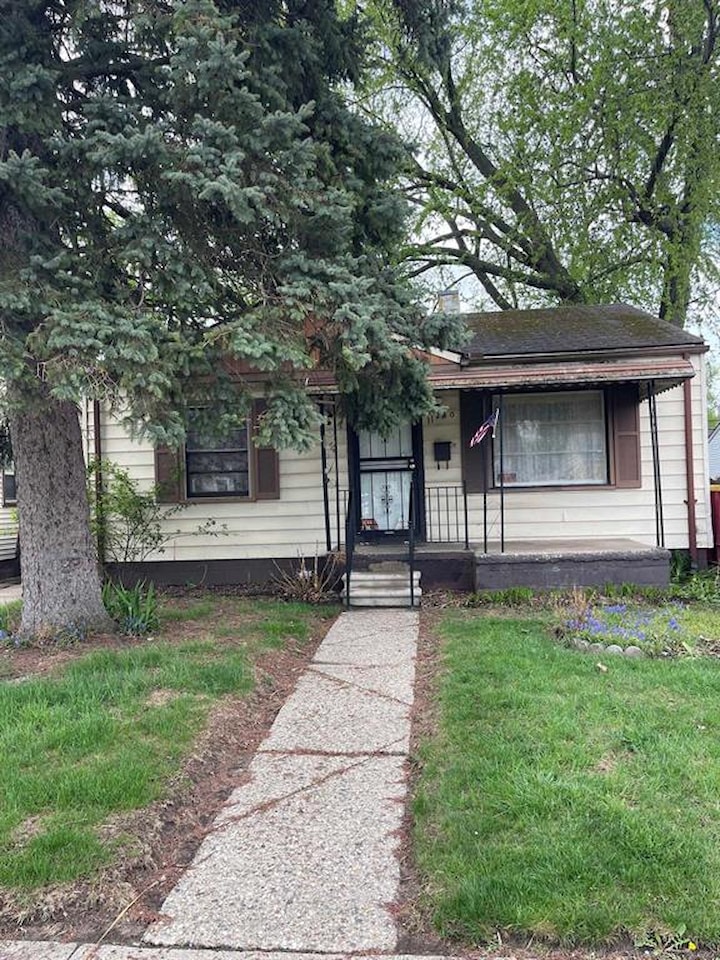 11280 Maxwell Ave in Warren, MI