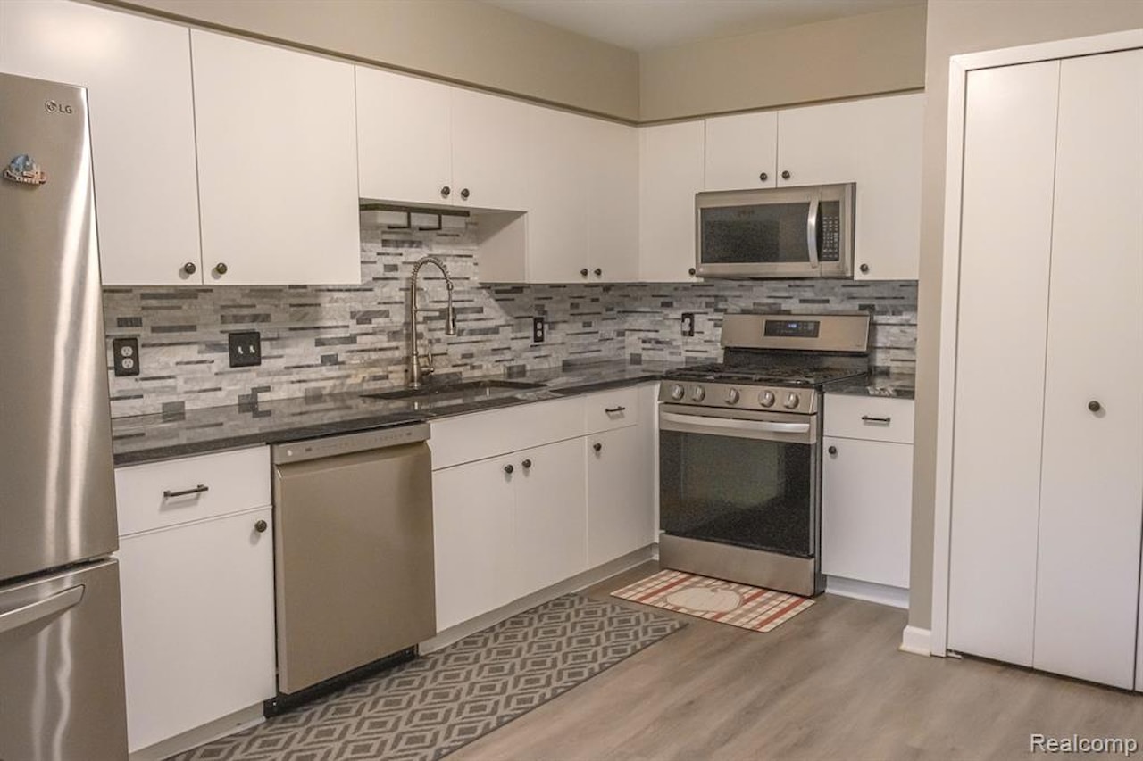 726 Hamilton in Rochester Hills, MI Photo 13