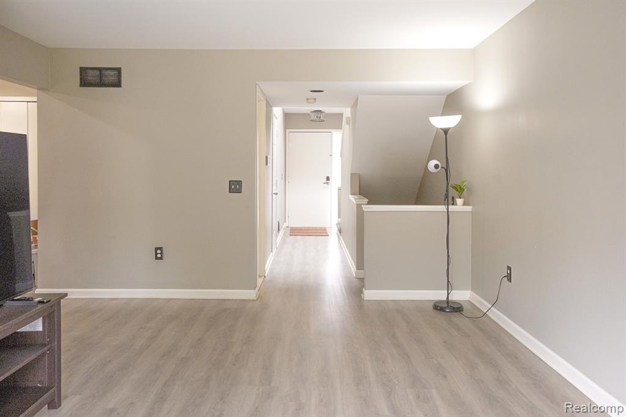 726 Hamilton in Rochester Hills, MI Photo 6