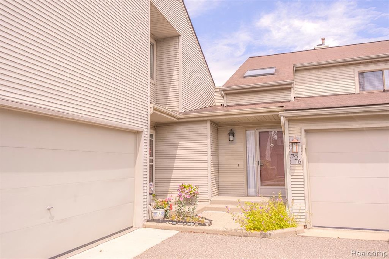 726 Hamilton in Rochester Hills, MI Photo 2