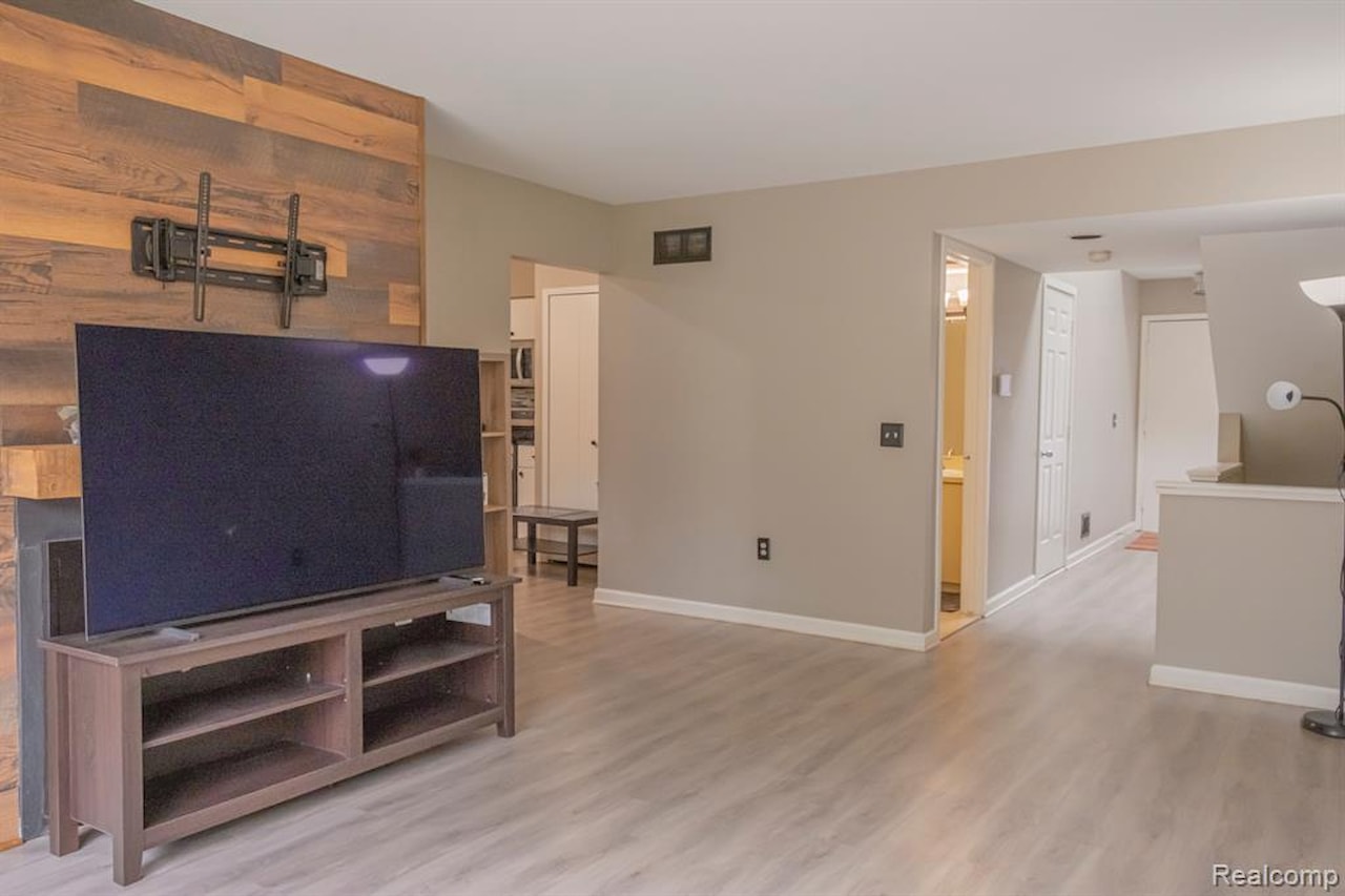 726 Hamilton in Rochester Hills, MI Photo 10