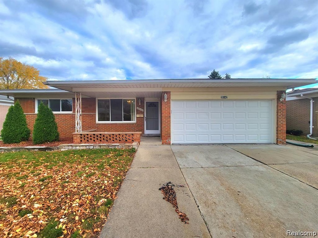 28142 Liberty Dr in Warren, MI