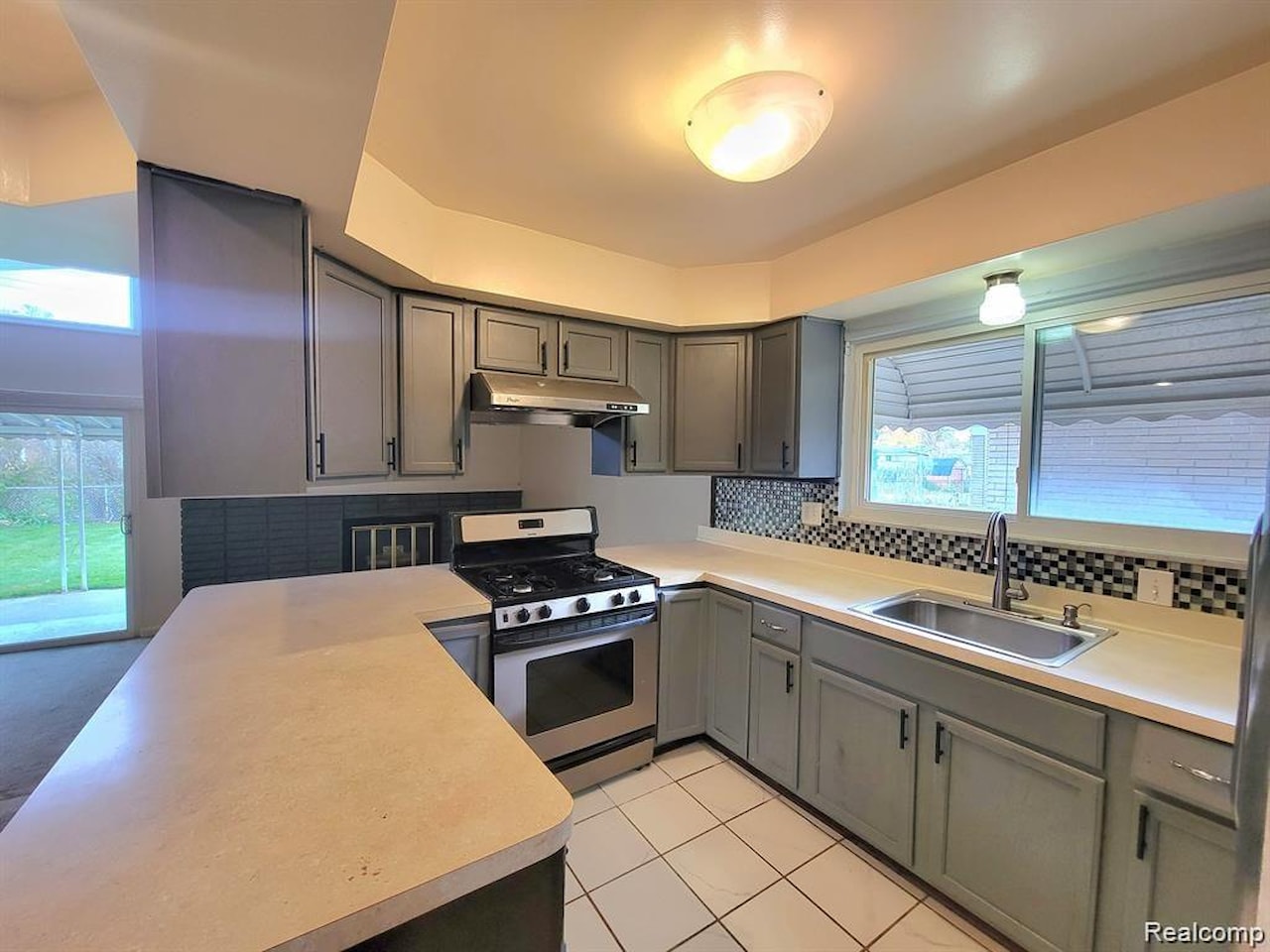 28142 Liberty Dr in Warren, MI Photo 8