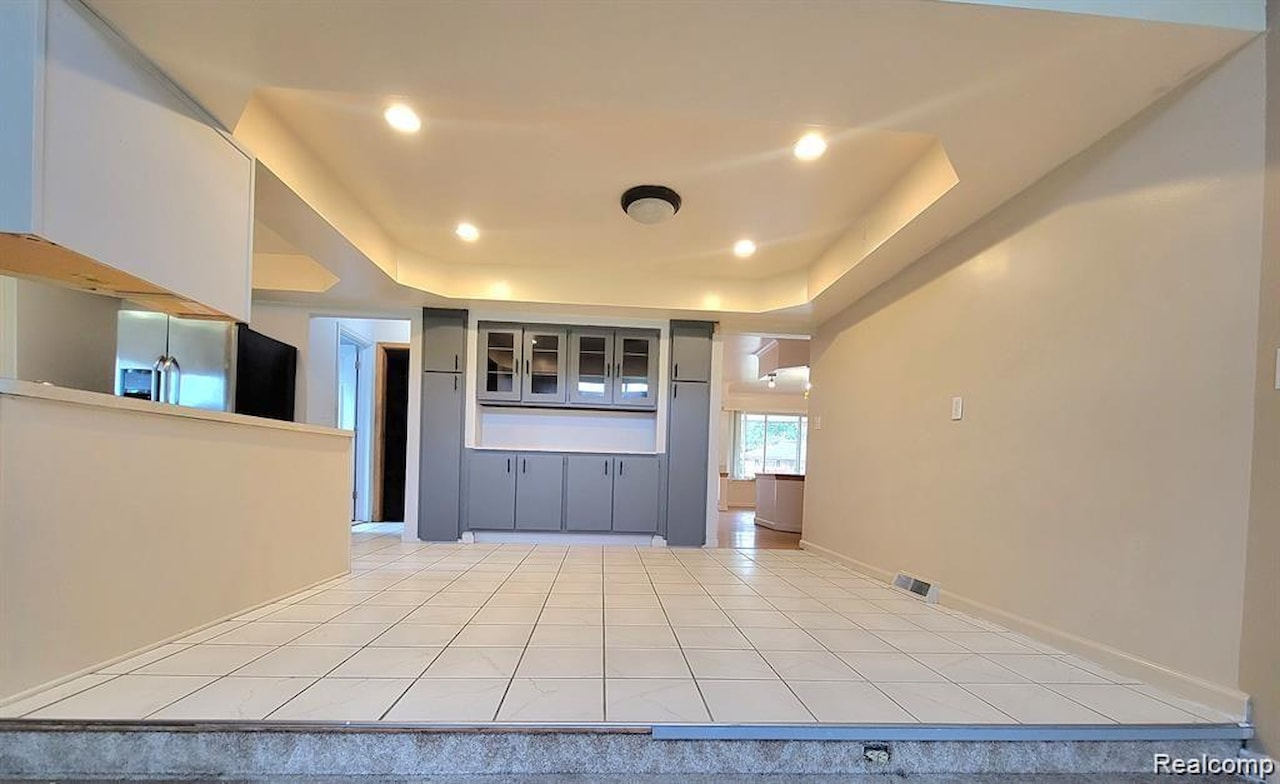 28142 Liberty Dr in Warren, MI Photo 10