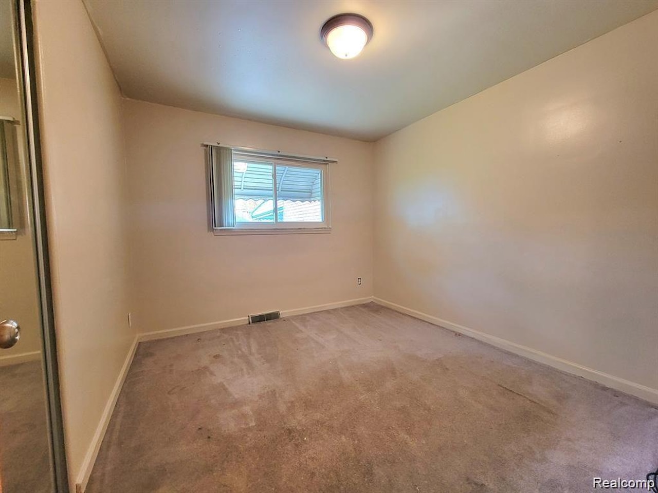 28142 Liberty Dr in Warren, MI Photo 22