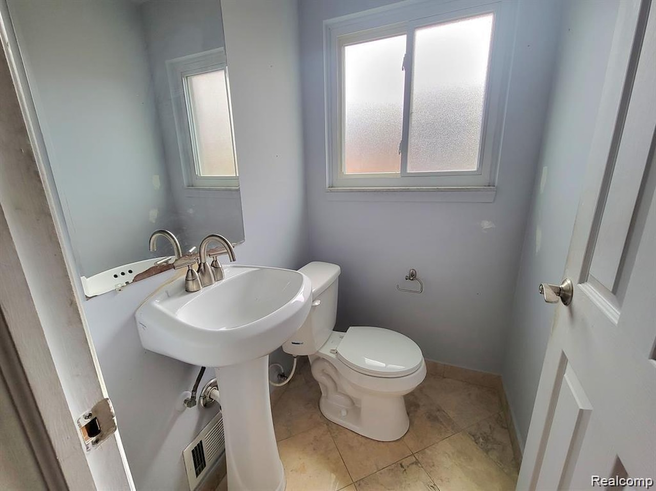28142 Liberty Dr in Warren, MI Photo 23