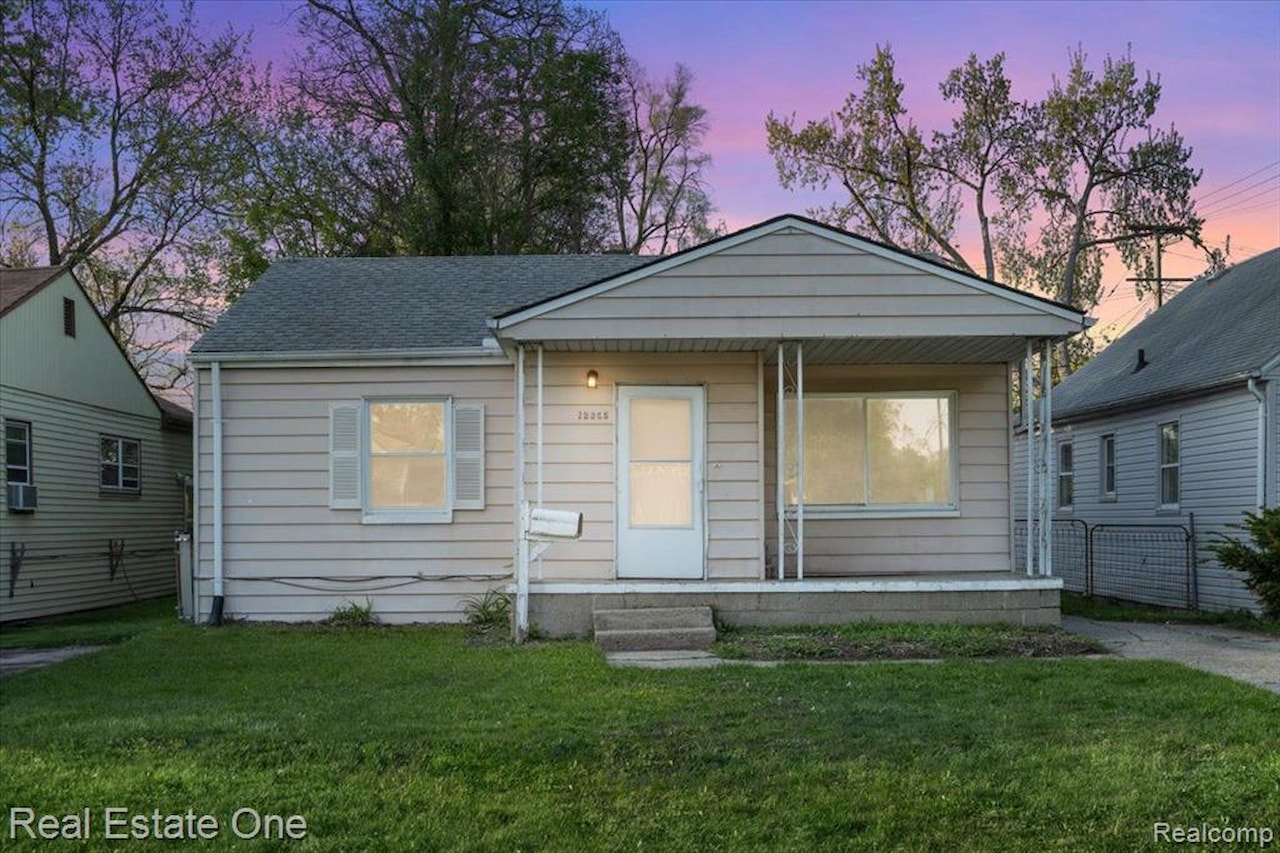 12855 Couwlier Ave in Warren, MI