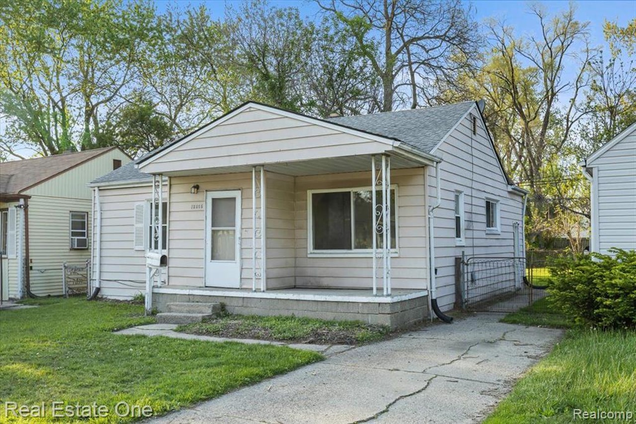 12855 Couwlier Ave in Warren, MI Photo 3