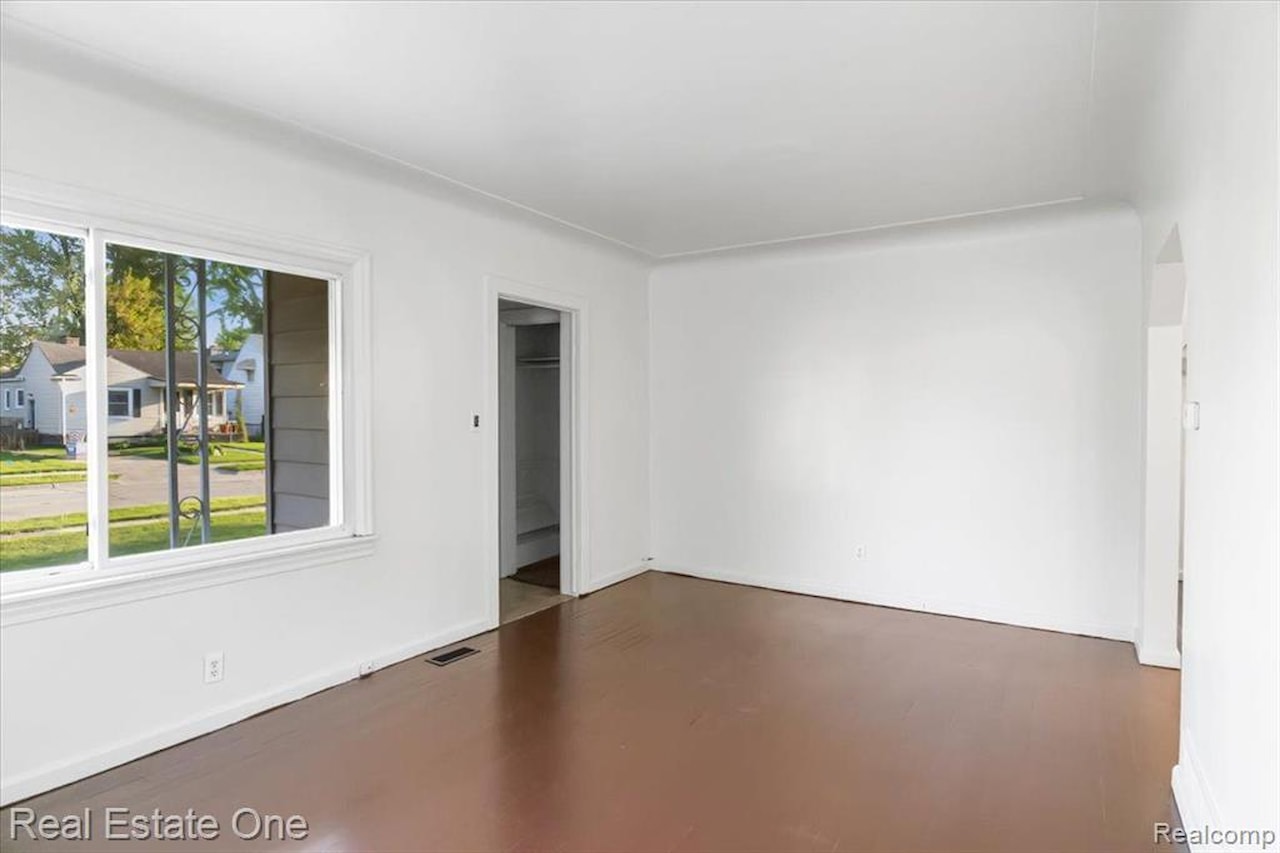 12855 Couwlier Ave in Warren, MI Photo 4