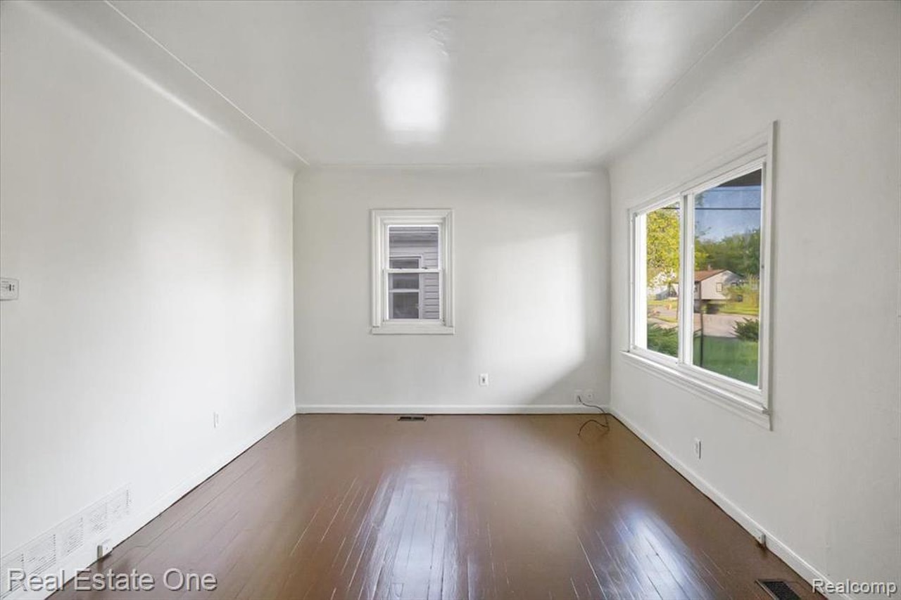 12855 Couwlier Ave in Warren, MI Photo 6